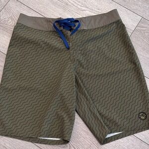 United By Blue Board Shorts Mens 30 Green Wave Print Quick Dry Swim Trunks Surf